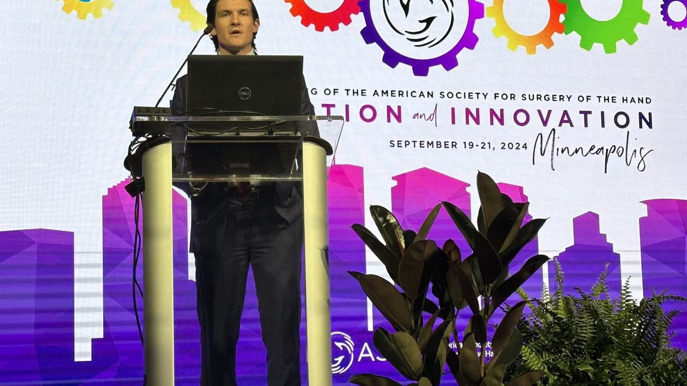 Dr. Timothy J. Irwin presenting at the ASSH Annual Meeting, Minneapolis, 2024